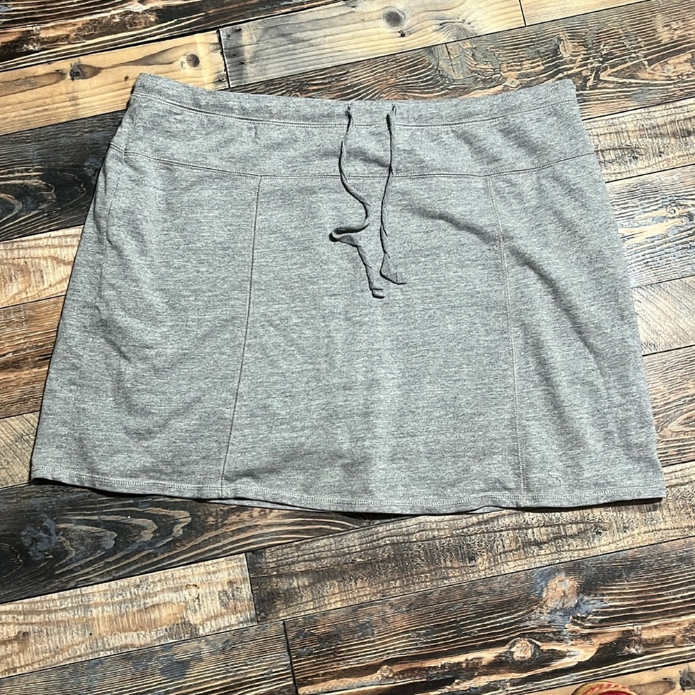 Avenue gray skort